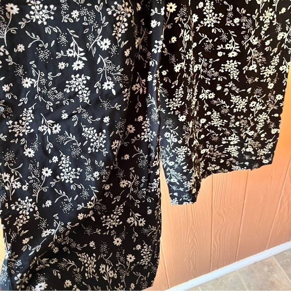 Japna V-neck Black and White Floral Romper Size Small - Picture 4 of 8
